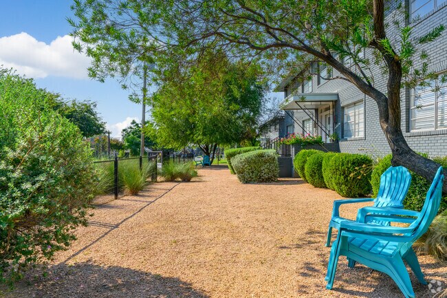 Lakewood Plaza Apartments