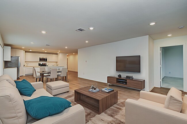 Photo - 9211 Redwood Br Dr