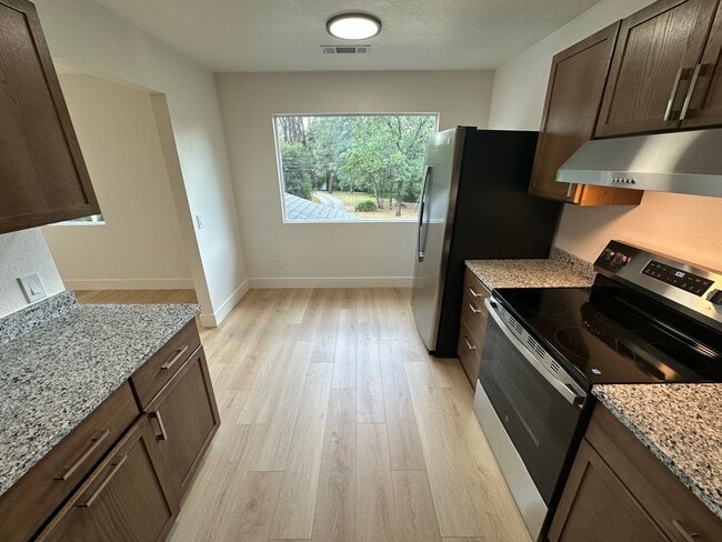 Building Photo - 1707 Grand Coulee Blvd Unit B