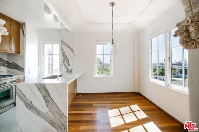 Photo - 1302 N Sweetzer Ave Unidad 202