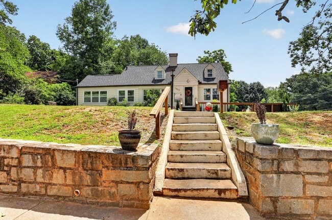 Photo - 1630 Sylvan Rd SW