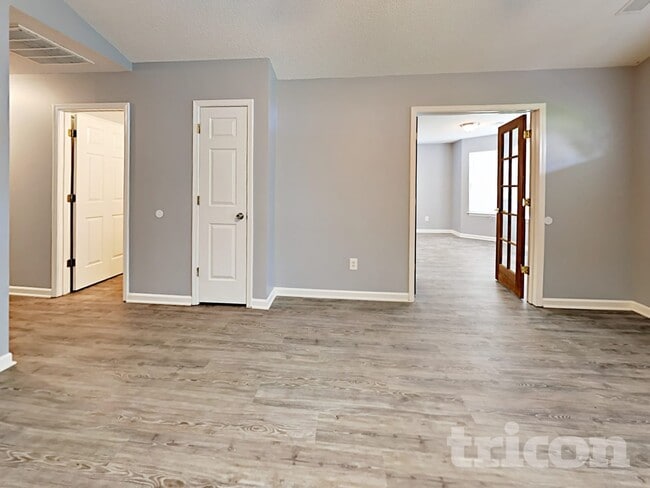 Photo - 120 Oakbrook Village Rd