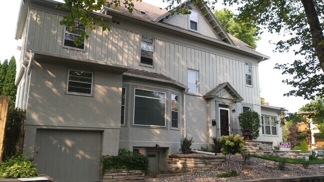 Entrada principal - 2514 Girard Ave S