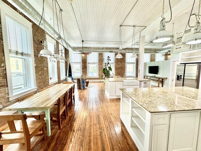 Building Photo - 219 22nd St Unit 1
