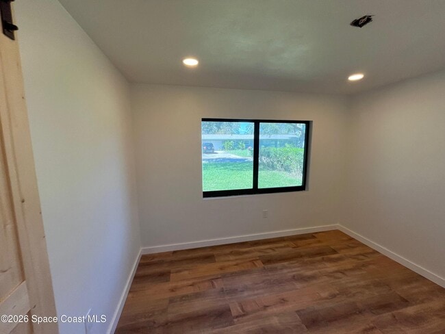 Photo - 1004 Samar Rd
