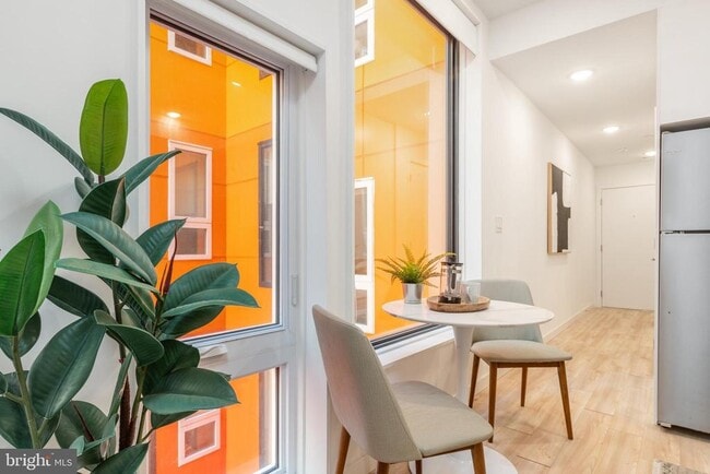 Photo - 1131-39 N Front St Unit 301