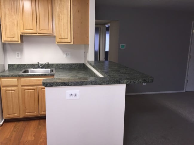 Kitchen - Edgewood Park Apartments