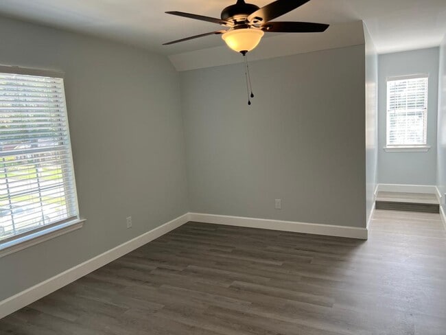 Photo - 3233 Autumn Ridge Dr W
