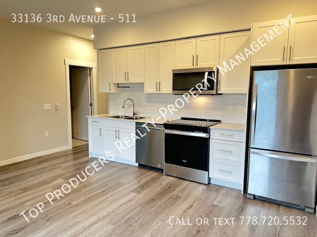 Building Photo - South Facing 2 Bed Apartment Unit 511