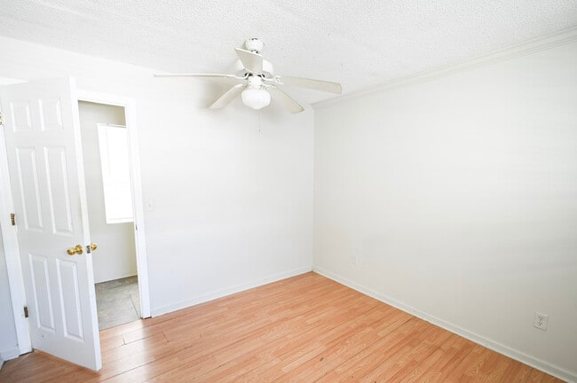 Photo - 928 George St