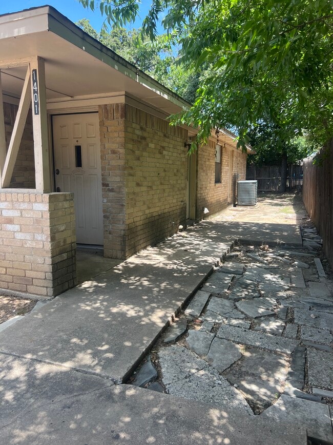 Side of Property - 1401 Lackey Ct