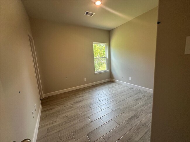 Photo - 104b Turner Dr
