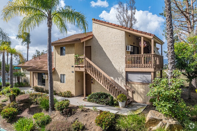 Building Photo - Country Club Villas