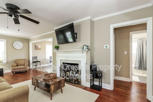 Photo - 2203 Maywood St