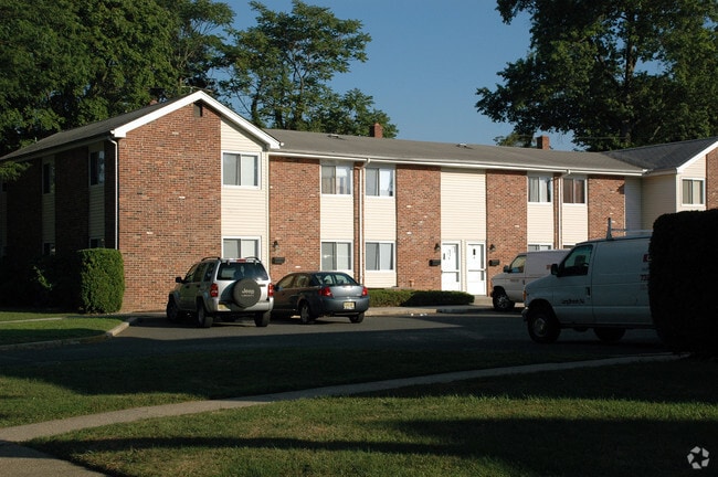 Lloyd Manor Apartments