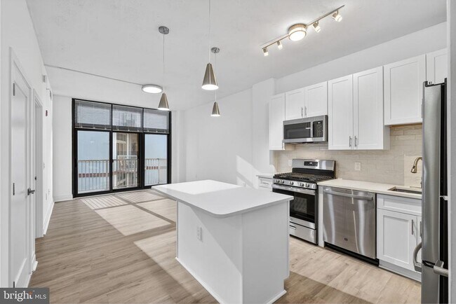 Building Photo - 2120 Vermont Ave NW Unit 413