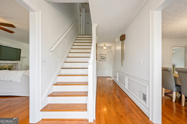 Photo - 1223 Settlebench Ln