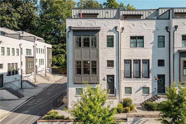 Building Photo - 1801 Huntington Hills Ln NW