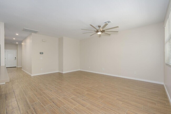 Photo - 18615 Puget Ave