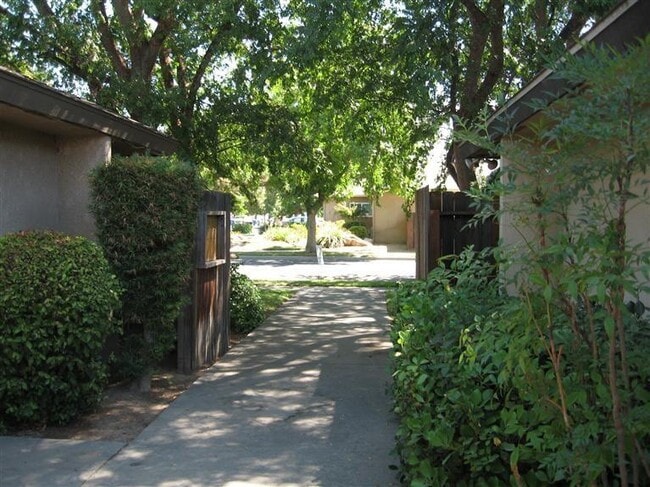 Photo - 5707 N Valentine Ave