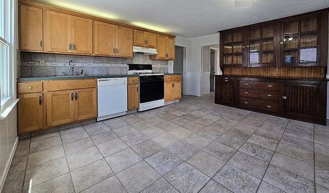 Photo - 84 Rollstone Ave Unit A