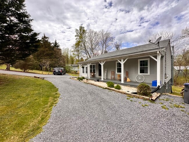 Building Photo - 53 Paw Paw Dr