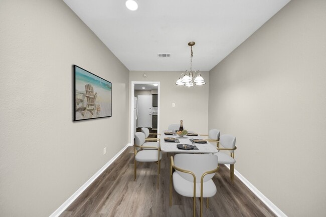 Building Photo - 1736 Crestdale Dr Unit 5