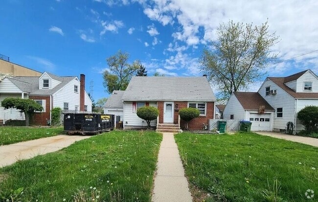 Building Photo - Don't miss the opportunity to rent this be... Rental