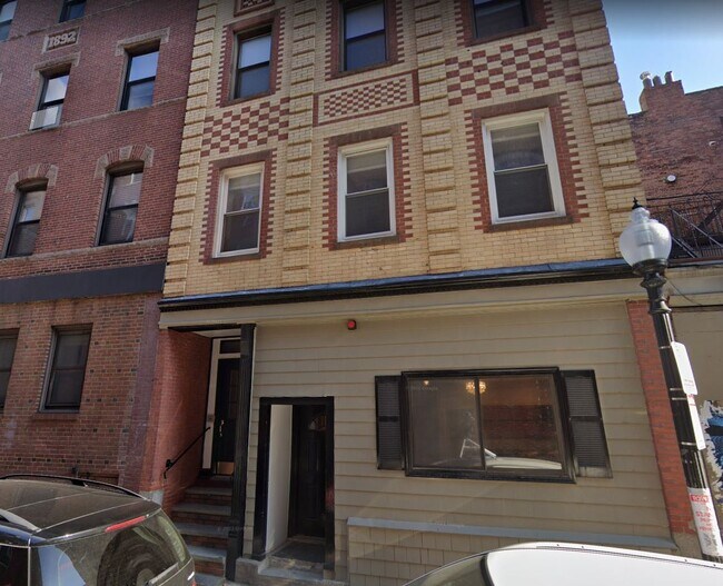 Building Photo - 153 Salem St Rental