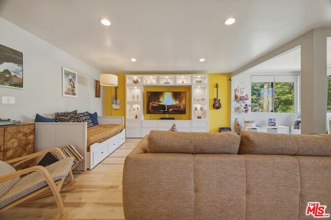 Photo - 5301 Balboa Blvd Unit F8