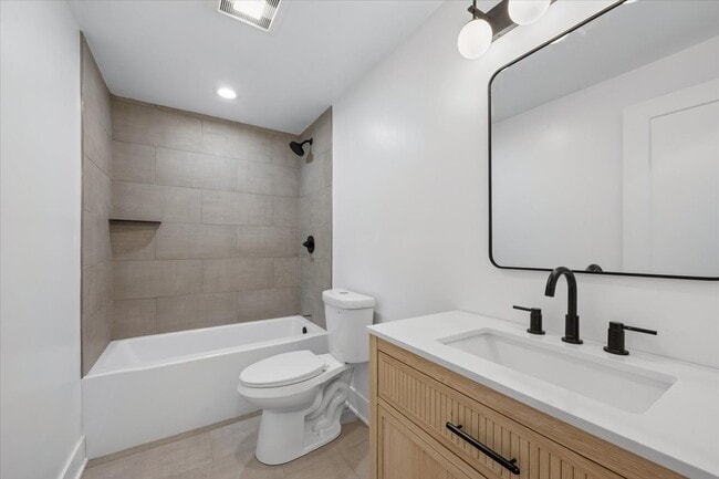 Photo - 2622 N California Ave Unit 8