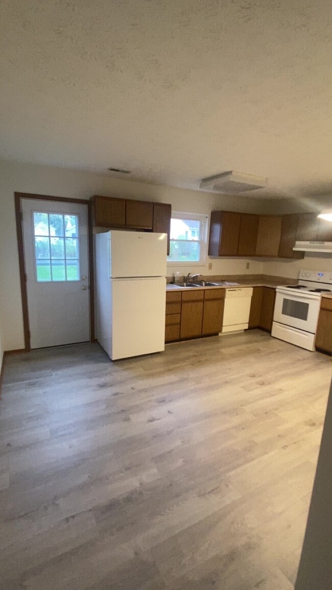 Photo - 525 Rosehill Dr