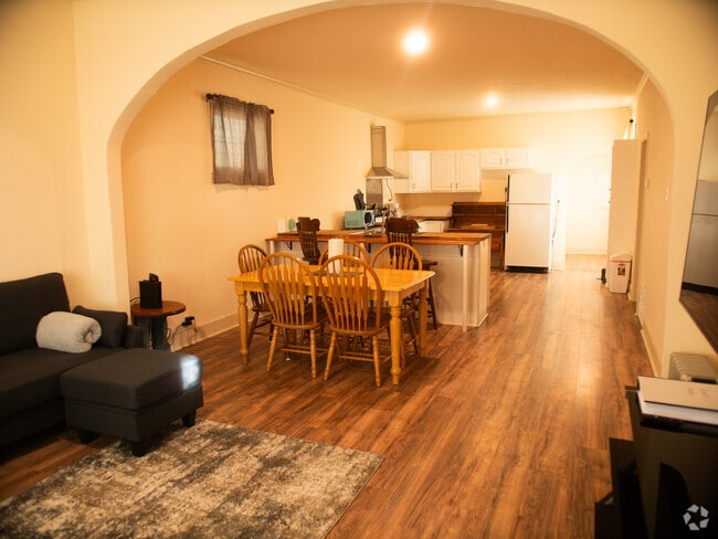 Building Photo - 540 N Franklin St Rental
