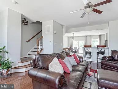 Building Photo - 40 Village Green Ln