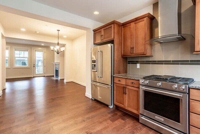 Welcome to the Brownstones at Issaquah Highlands Available August 1st