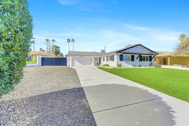 Building Photo - 1446 N McAllister Ave Rental