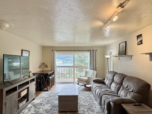 2579 Douglas Hwy