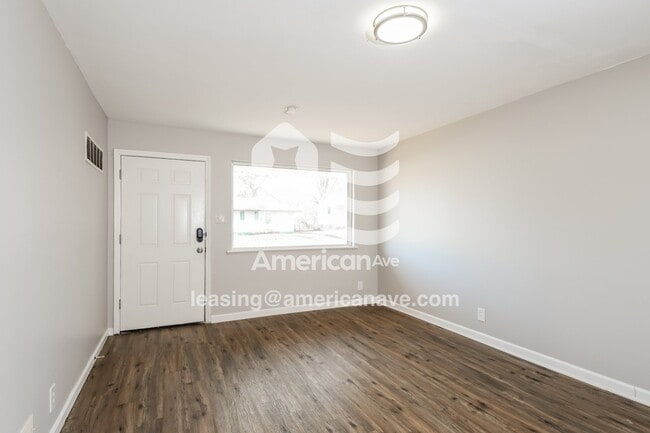 Photo - 142 Monteith Cir