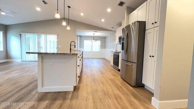 Photo - 48 Firethorn Ln