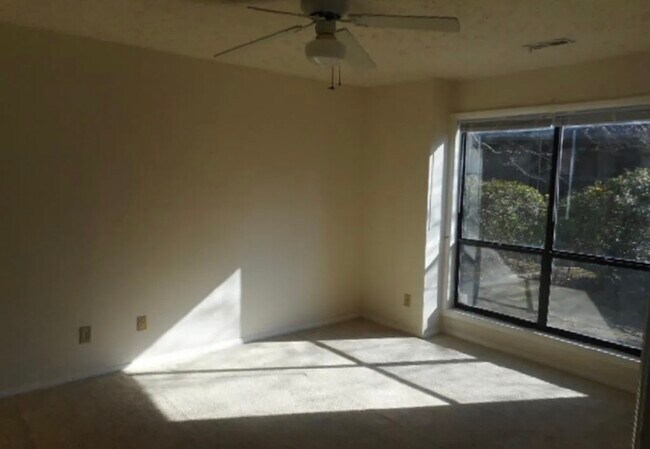 1862 Tryon Dr