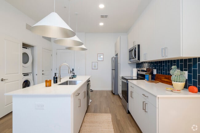 1BR, 1BA - 685SF - Kitchen