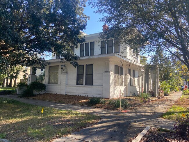 Photo - 616 W Azeele St