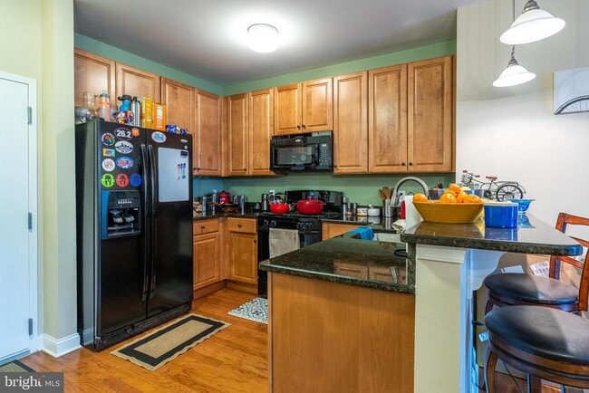 Building Photo - 200 W Elm St Unit 1211