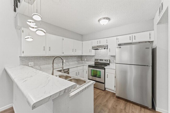 Photo - 6261 Ludington Dr