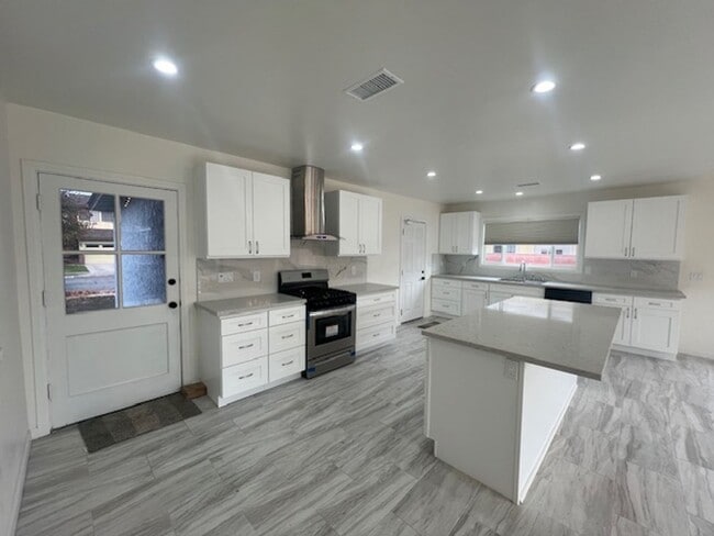 Photo - Beautifully renovated 3 bed 2 bath house