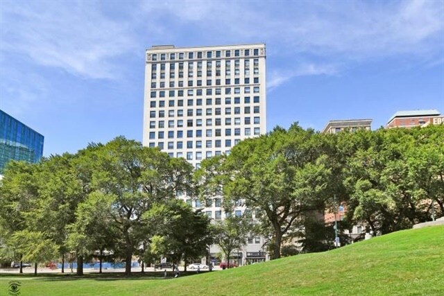 Photo - 910 Michigan Ave #608