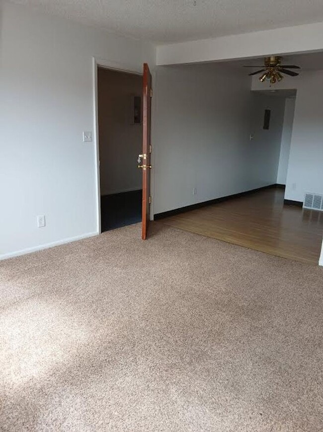 Photo - University Heights (KC-AM)