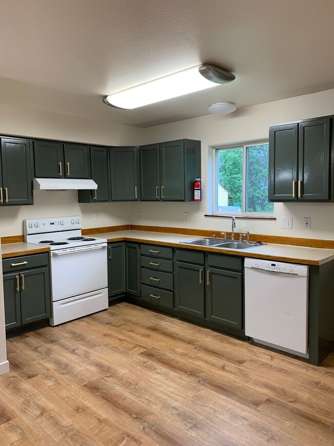 Photo - AVAILABLE NOW!! East side - 3 Bdrm, 1.5 Bath Unit ERTL - 8160 Williwa Ave