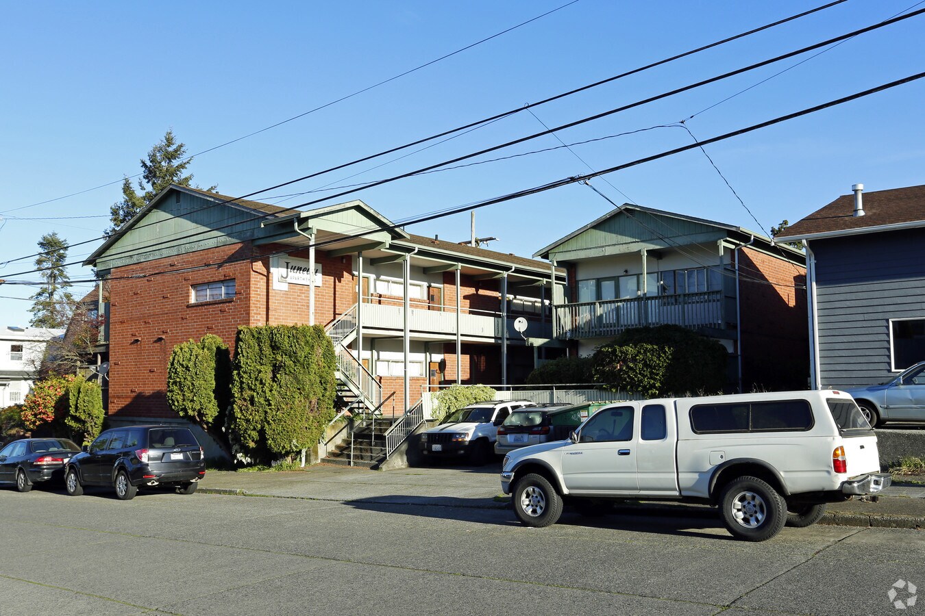 Juneau Apartments - Juneau Apartments