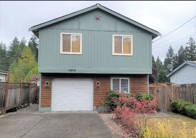 Building Photo - Very neat unit in Poulsbo area.